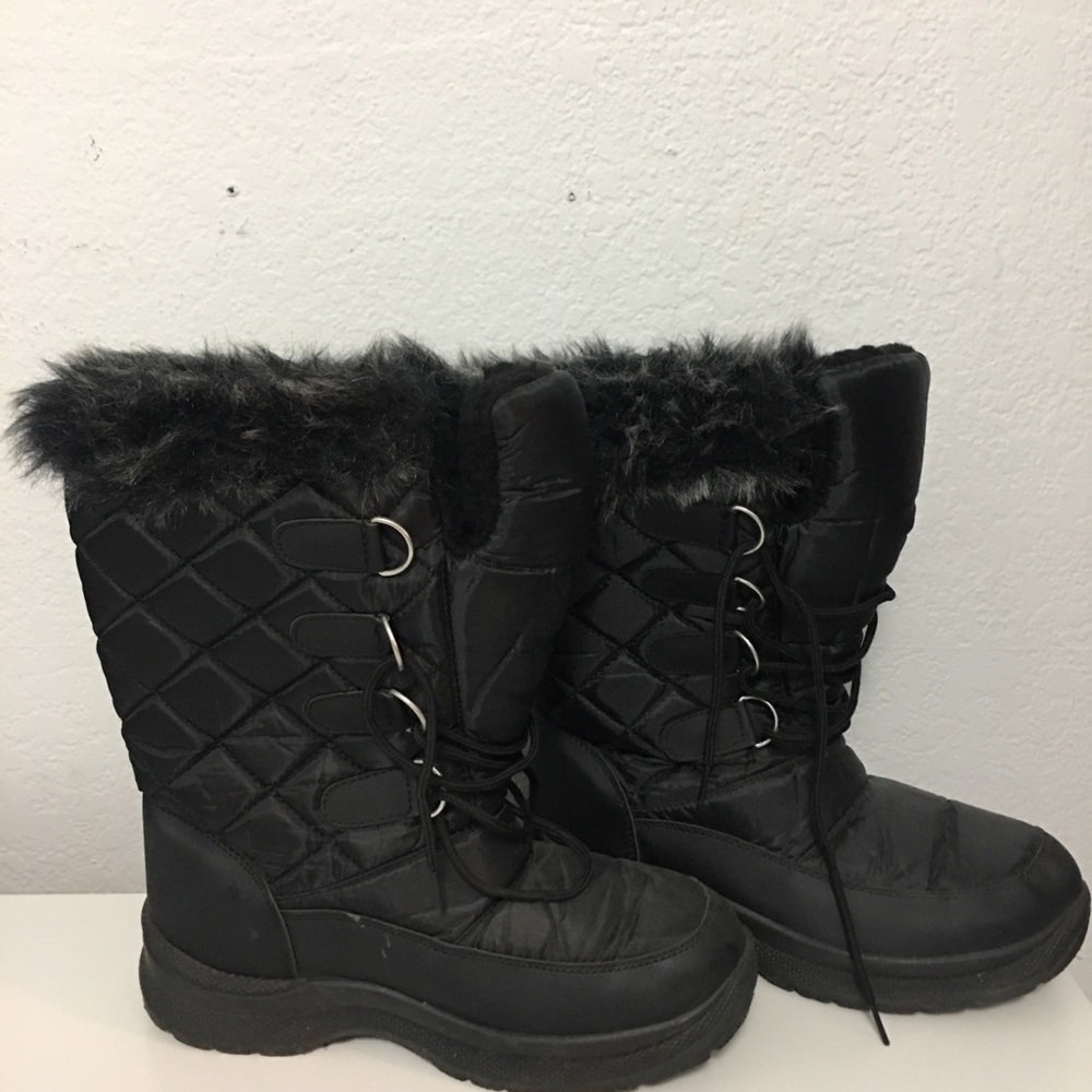 Snow boots